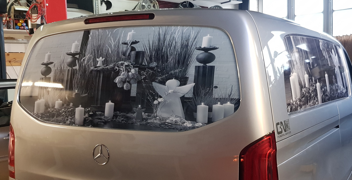 Fahrzeugbeschriftung Bestattungen Karries 